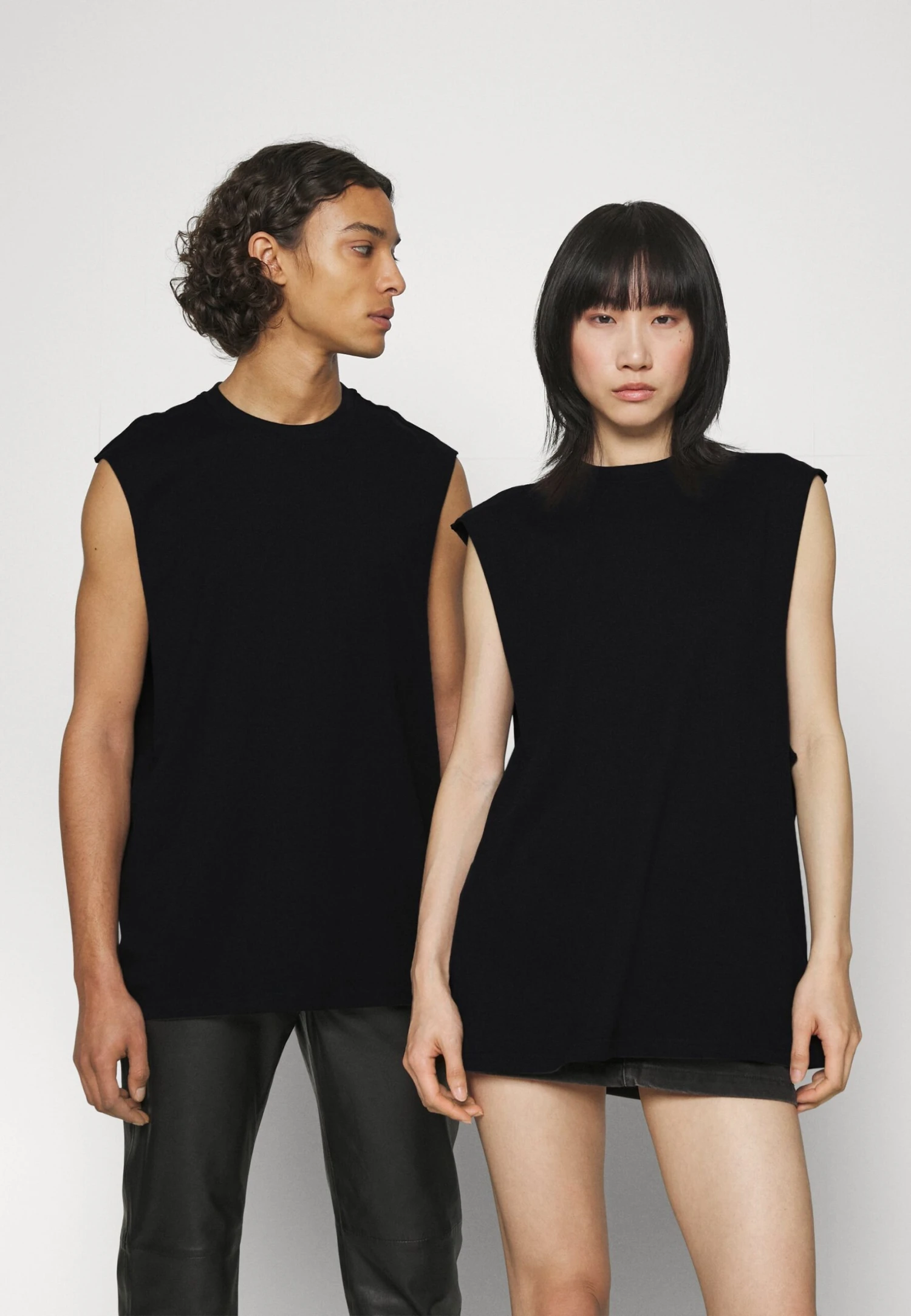 YOURTURN Unisex 2 Pack - Top - White, Black 4 YOURTURN Unisex 2 Pack - Top - White, Black - Imagen 4