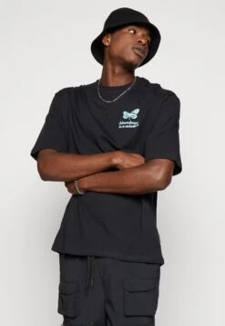 YOURTURN Chest Tee Unisex - Camiseta Estampada - 802 - Black 9 YOURTURN Chest Tee Unisex - Camiseta Estampada - 802 - Black -Yourturn 0df043f7336d4498b652bc179d5ab6ee