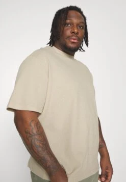 YOURTURN Unisex - Camiseta Básica -Light Green/ Off-White -Yourturn 100f003a2e1d43cf9c75eab3d1bdbd33