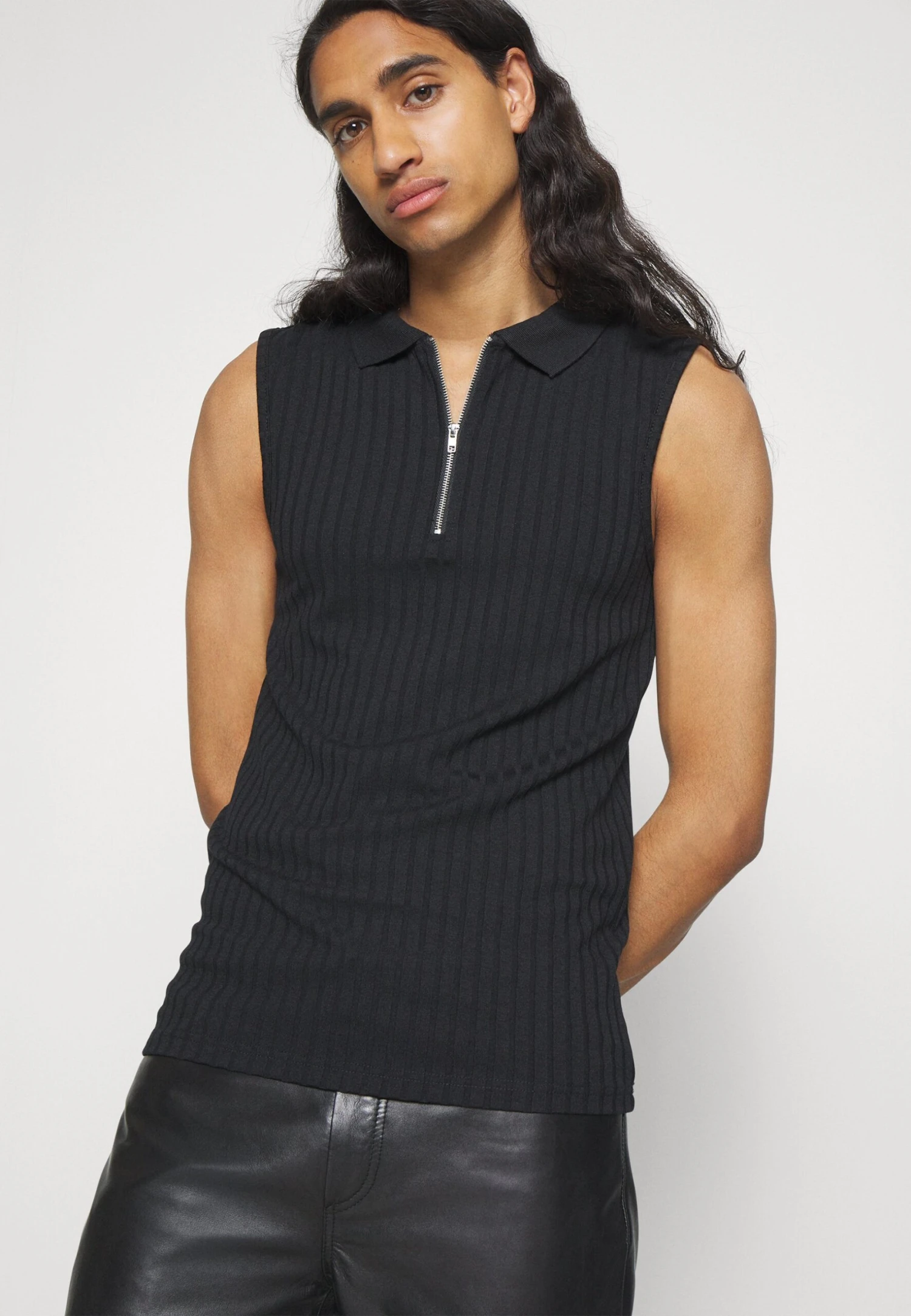 YOURTURN Unisex - Top - Black 4 YOURTURN Unisex - Top - Black - Imagen 4