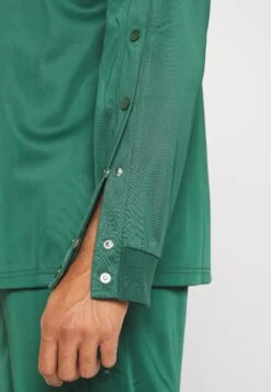 YOURTURN Unisex - Camiseta De Manga Larga - Dark Green -Yourturn 2b7642b57fcd47a080bd29ebccc98ff5