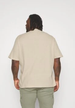 YOURTURN Unisex - Camiseta Básica -Light Green/ Off-White -Yourturn 2f59b2e8fb1843719da15f2e00e33582