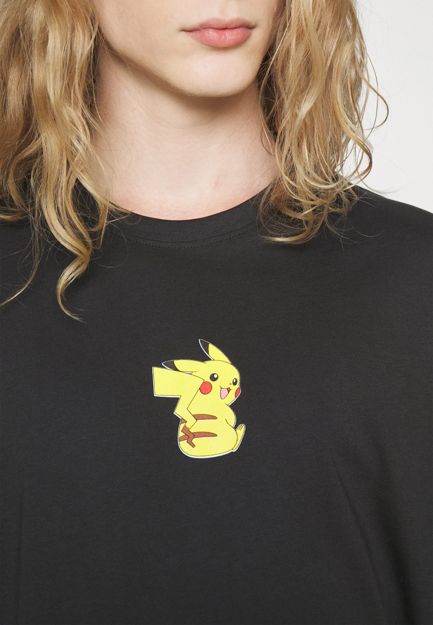 YOURTURN Pokemon Pikachu Unisex - Camiseta Estampada - Black 6 YOURTURN Pokemon Pikachu Unisex - Camiseta Estampada - Black - Imagen 6