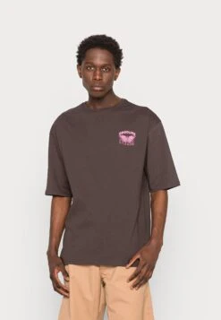 YOURTURN Nostalgia Future Tee Unisex - Camiseta Estampada - Brown 7 YOURTURN Nostalgia Future Tee Unisex - Camiseta Estampada - Brown -Yourturn 36f7e96f8ea14564abd417ba45e7ff27