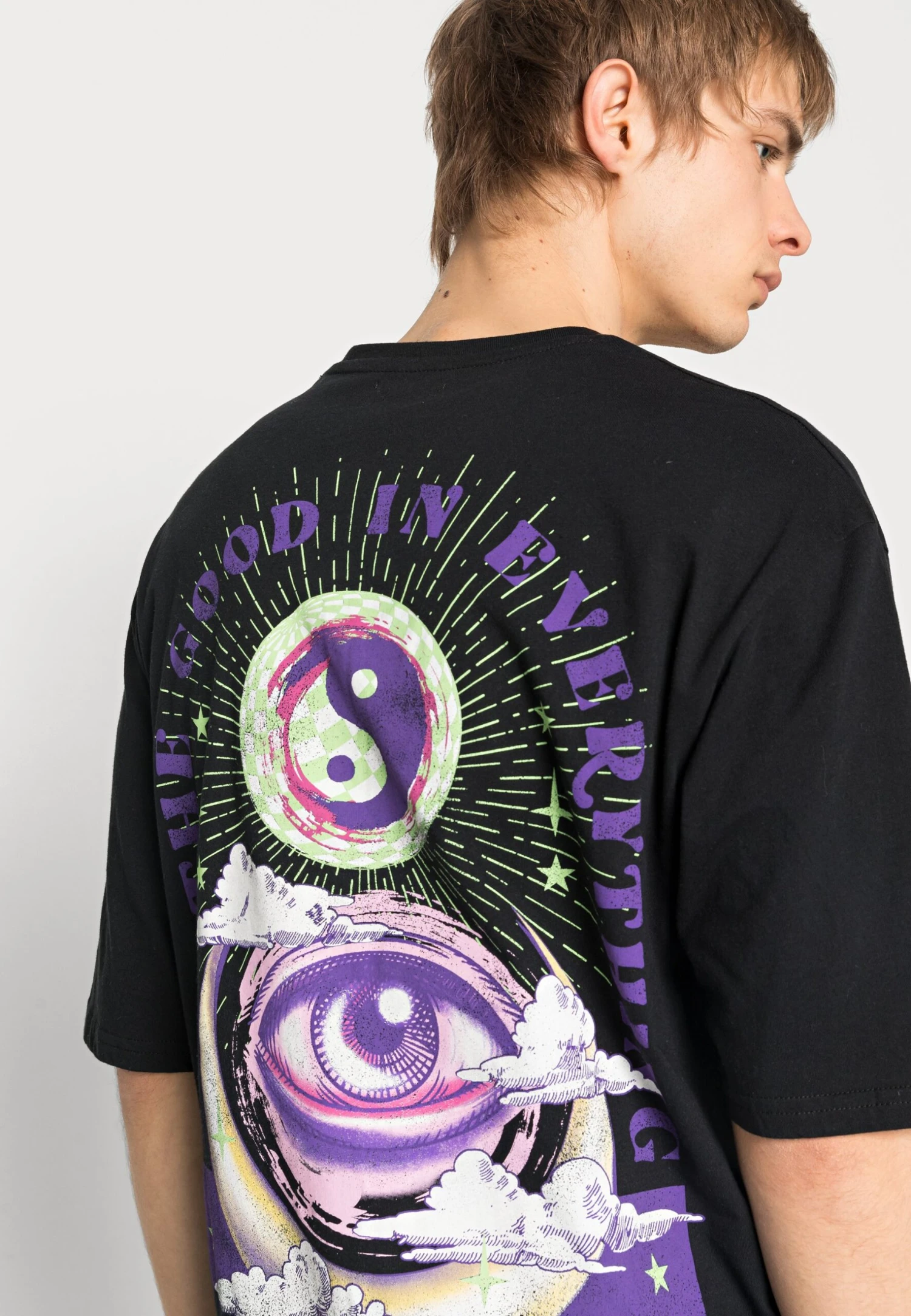 YOURTURN Good In Everything Graphic T-Shirt Unisex - Camiseta Estampada - Black 5 YOURTURN Good In Everything Graphic T-Shirt Unisex - Camiseta Estampada - Black - Imagen 5