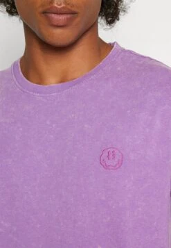 YOURTURN Yt-0722-1002Smiley Wash Tee / 404 - Purple - Camiseta Básica - 404 - Purple 11 YOURTURN Yt-0722-1002Smiley Wash Tee / 404 - Purple - Camiseta Básica - 404 - Purple -Yourturn 412b58ddb51c481092c2e7bee38fb5e3