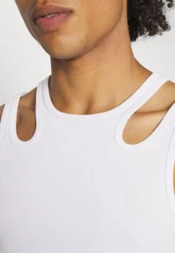 YOURTURN Unisex - Top - White 11 YOURTURN Unisex - Top - White -Yourturn 4481c7c0d47a4d83b26aed8753b9f6ab