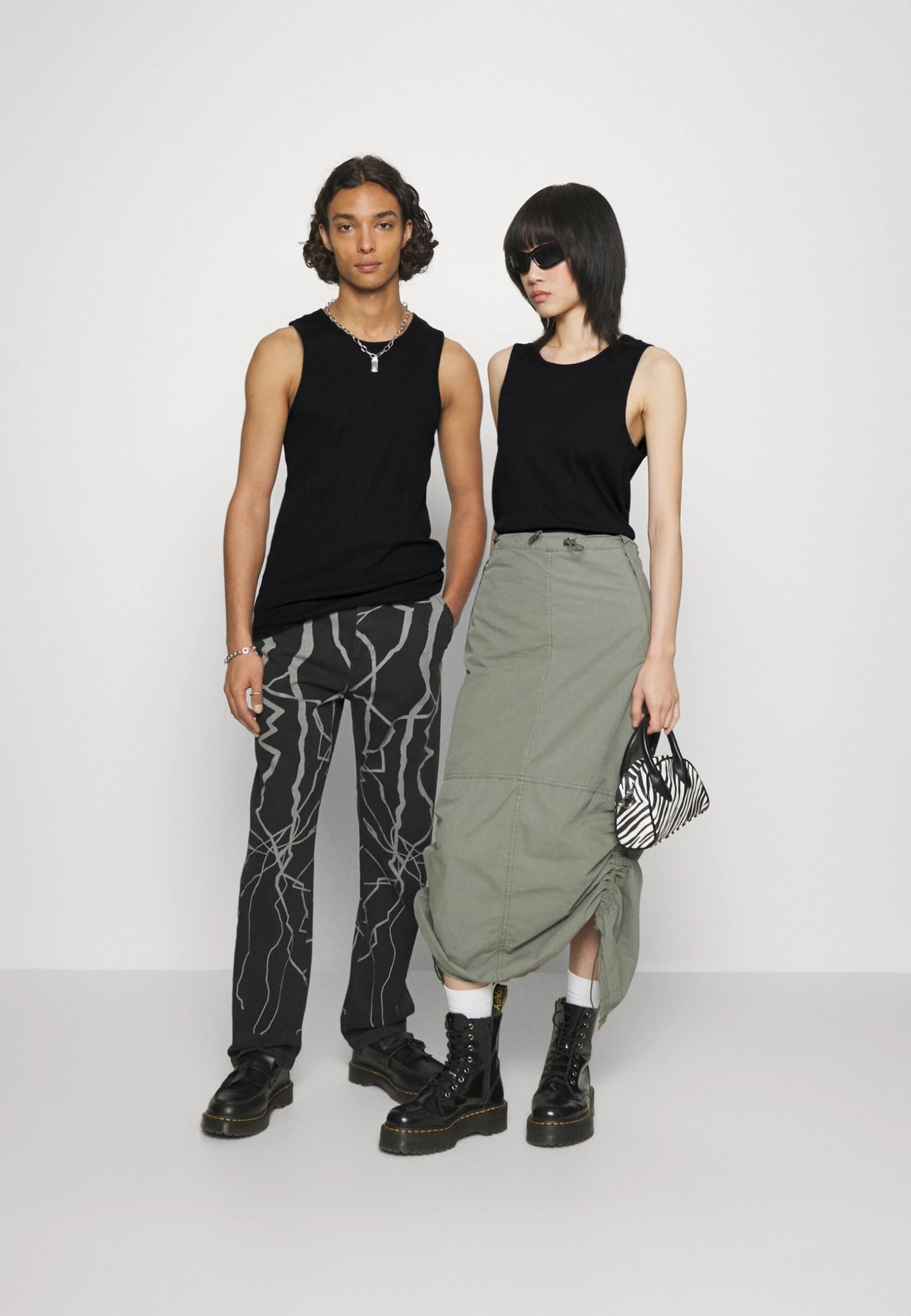 YOURTURN Slim Fit Ribbed Tank Unisex 2 Pack- Top - White/Black 1 YOURTURN Slim Fit Ribbed Tank Unisex 2 Pack- Top - White/Black