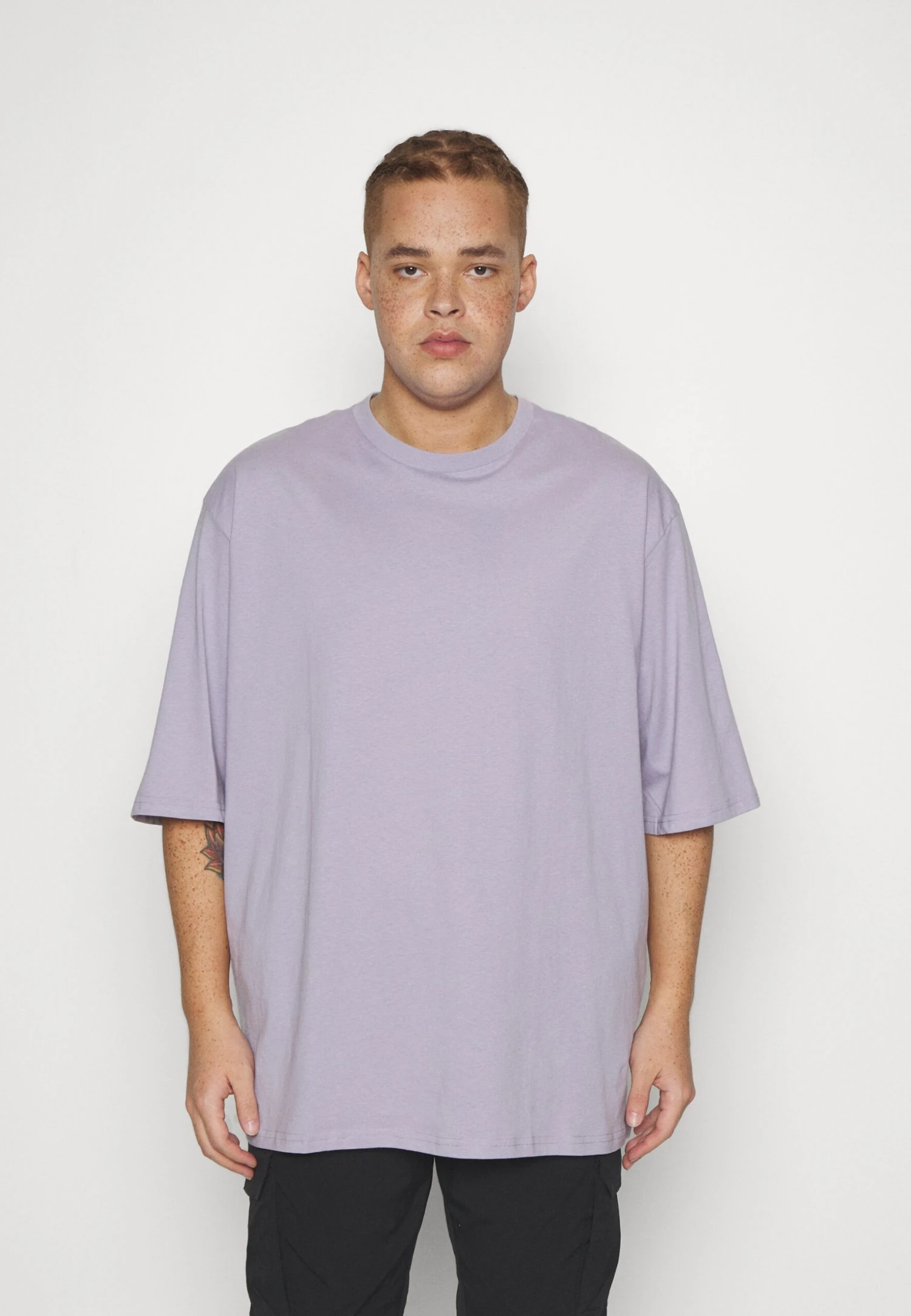 YOURTURN Unisex 3 Pack- Camiseta Básica - White/Lilac/Black 3 YOURTURN Unisex 3 Pack- Camiseta Básica - White/Lilac/Black - Imagen 3