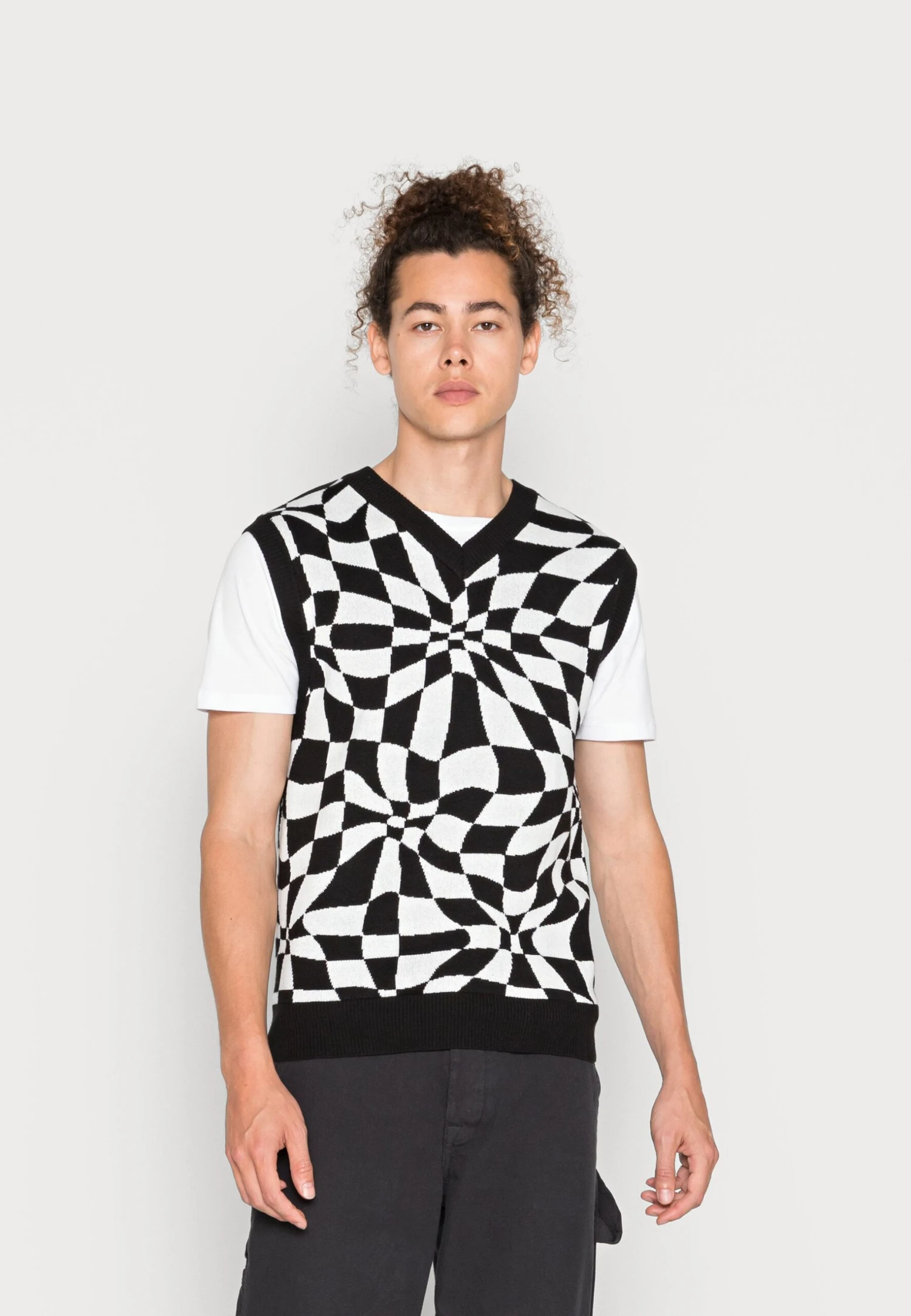 YOURTURN Distorted Check Vest Unisex - Jersey De Punto - Black/White 1 YOURTURN Distorted Check Vest Unisex - Jersey De Punto - Black/White