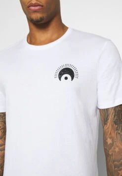 YOURTURN Eye Moon Tee Unisex - Camiseta Estampada - White 11 YOURTURN Eye Moon Tee Unisex - Camiseta Estampada - White -Yourturn 4dd20f6762934f19b776fbe59ba9d29f