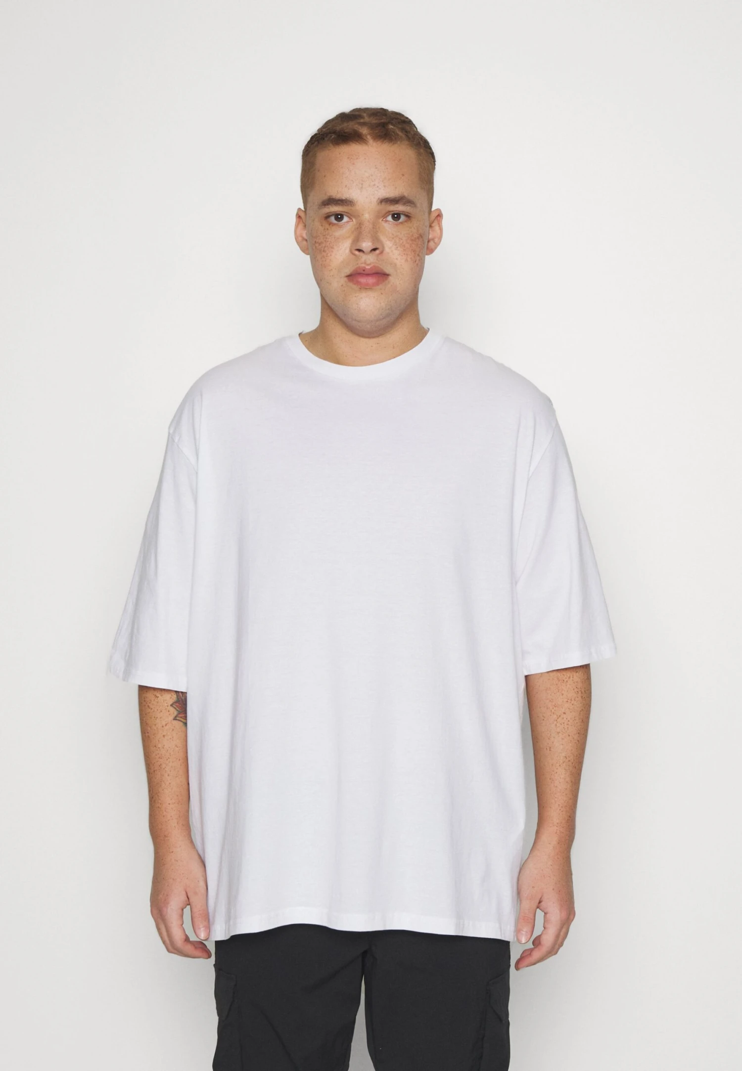 YOURTURN Unisex 3 Pack- Camiseta Básica - White/Lilac/Black 2 YOURTURN Unisex 3 Pack- Camiseta Básica - White/Lilac/Black - Imagen 2