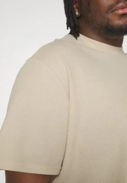 YOURTURN Unisex - Camiseta Básica -Light Green/ Off-White -Yourturn 4efa04889fe14a52a8a0c10786bf9fb2