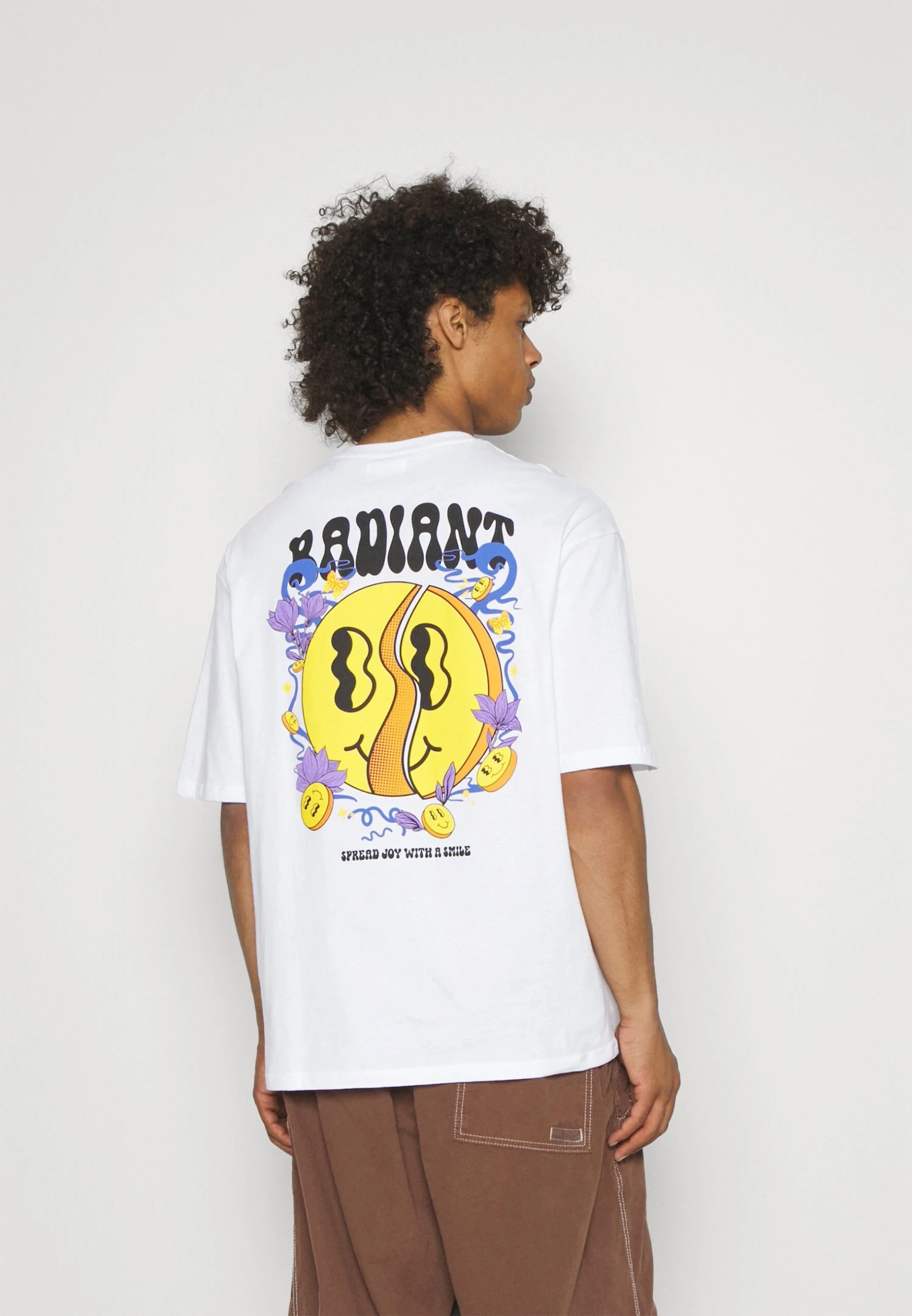 YOURTURN Unisex - Camiseta Estampada - White 3 YOURTURN Unisex - Camiseta Estampada - White - Imagen 3