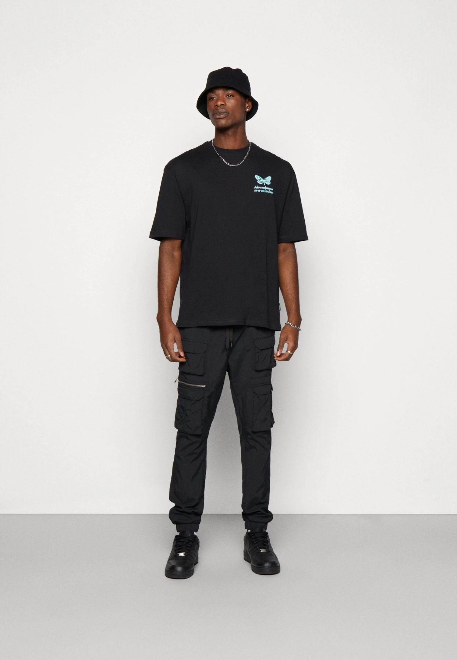 YOURTURN Chest Tee Unisex - Camiseta Estampada - 802 - Black 2 YOURTURN Chest Tee Unisex - Camiseta Estampada - 802 - Black - Imagen 2