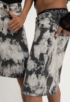 YOURTURN Unisex - Shorts Vaqueros - Black Denim 9 YOURTURN Unisex - Shorts Vaqueros - Black Denim -Yourturn 6f57c0c64b7d40299b512707a370f88a