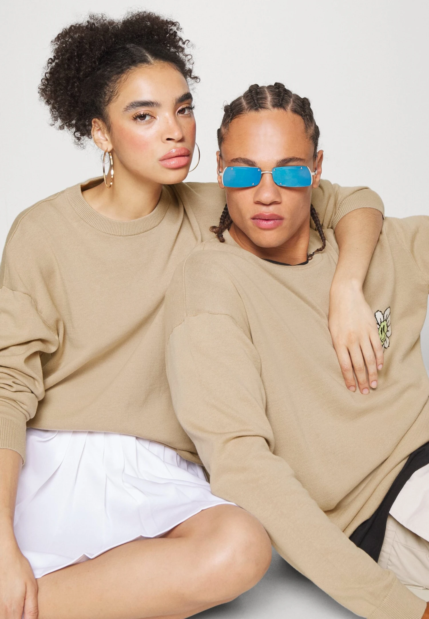 YOURTURN Crewneck With A Flower - Jersey De Punto - Beige 4 YOURTURN Crewneck With A Flower - Jersey De Punto - Beige - Imagen 4