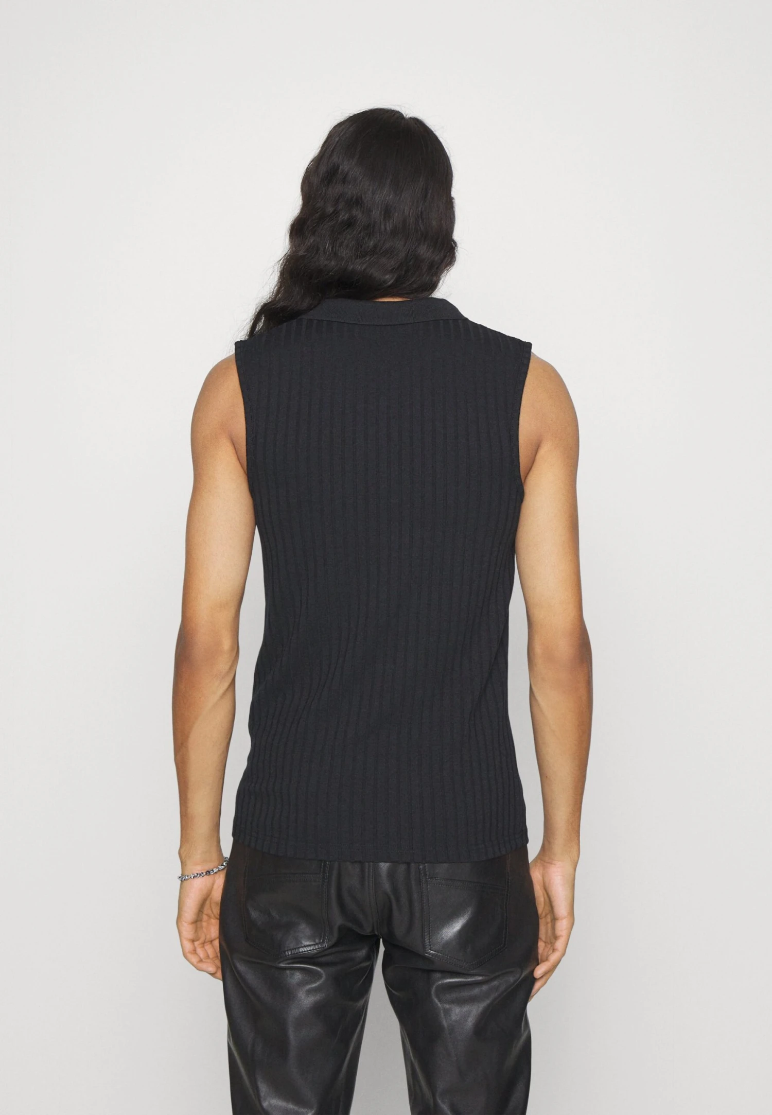 YOURTURN Unisex - Top - Black 3 YOURTURN Unisex - Top - Black - Imagen 3