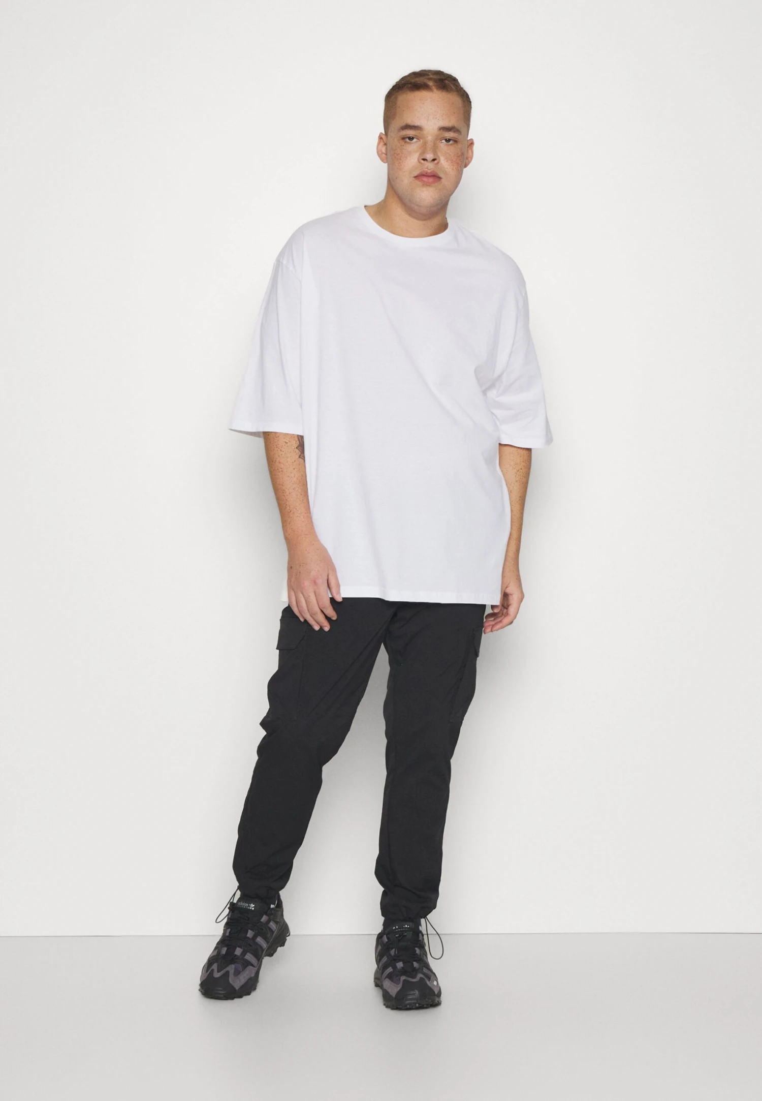 YOURTURN Unisex 3 Pack- Camiseta Básica - White/Lilac/Black 6 YOURTURN Unisex 3 Pack- Camiseta Básica - White/Lilac/Black - Imagen 6