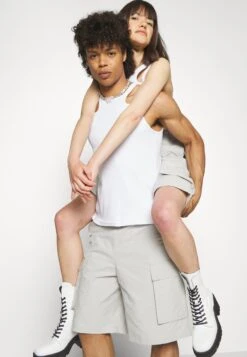 YOURTURN Unisex - Shorts - Light Grey 10 YOURTURN Unisex - Shorts - Light Grey -Yourturn 85d9b741d2b249b68f2e49464d4e5111