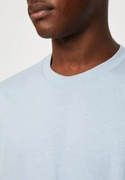 YOURTURN Unisex - Camiseta Estampada - Light Blue -Yourturn 870032fc84a046f4b46e42c37f3fabfe