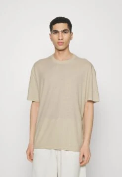 YOURTURN Unisex 2 Pack - Camiseta Básica - Offwhite/Light Green 9 YOURTURN Unisex 2 Pack - Camiseta Básica - Offwhite/Light Green -Yourturn 8890b013758943de8d726c3801ba5681