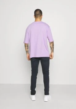 YOURTURN Oversize Unisex - Camiseta Estampada - Lilac 8 YOURTURN Oversize Unisex - Camiseta Estampada - Lilac -Yourturn 8ec975aef6c94980bcd4a9b79f626069