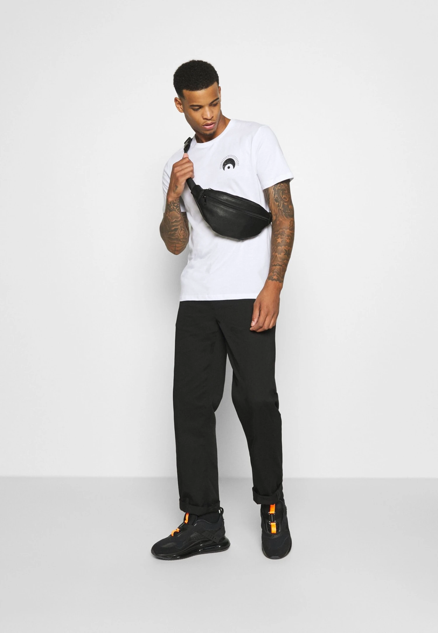 YOURTURN Eye Moon Tee Unisex - Camiseta Estampada - White 2 YOURTURN Eye Moon Tee Unisex - Camiseta Estampada - White - Imagen 2