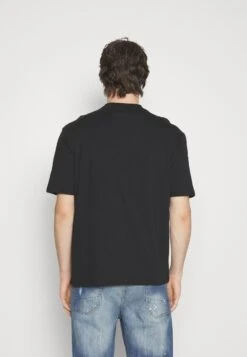 YOURTURN Fallen Schoolzi - Camiseta Estampada - Black 7 YOURTURN Fallen Schoolzi - Camiseta Estampada - Black -Yourturn 92ad55668a4147798c7b544728548f53