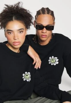 YOURTURN Crewneck With A Flower - Jersey De Punto - Black 9 YOURTURN Crewneck With A Flower - Jersey De Punto - Black -Yourturn 9d443b6e1f274ec7b163906f843f21ab