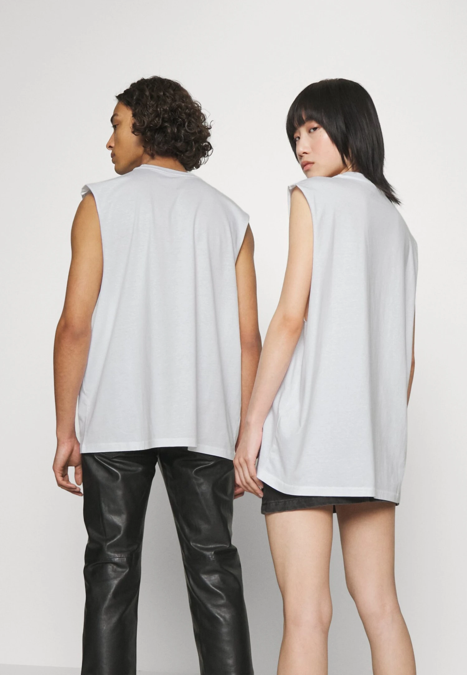 YOURTURN Unisex 2 Pack - Top - White, Black 3 YOURTURN Unisex 2 Pack - Top - White, Black - Imagen 3