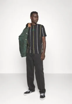 YOURTURN Unisex - Camiseta Estampada - Black/White -Yourturn ae6974bac6e94fb098f2859524f1d8b3