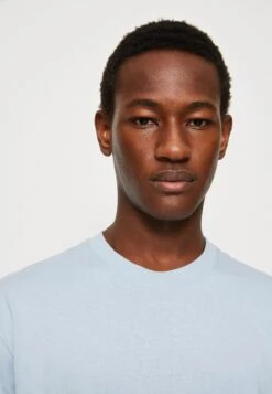 YOURTURN Unisex - Camiseta Estampada - Light Blue -Yourturn b688a4203028415f8644abd7f9f50f39