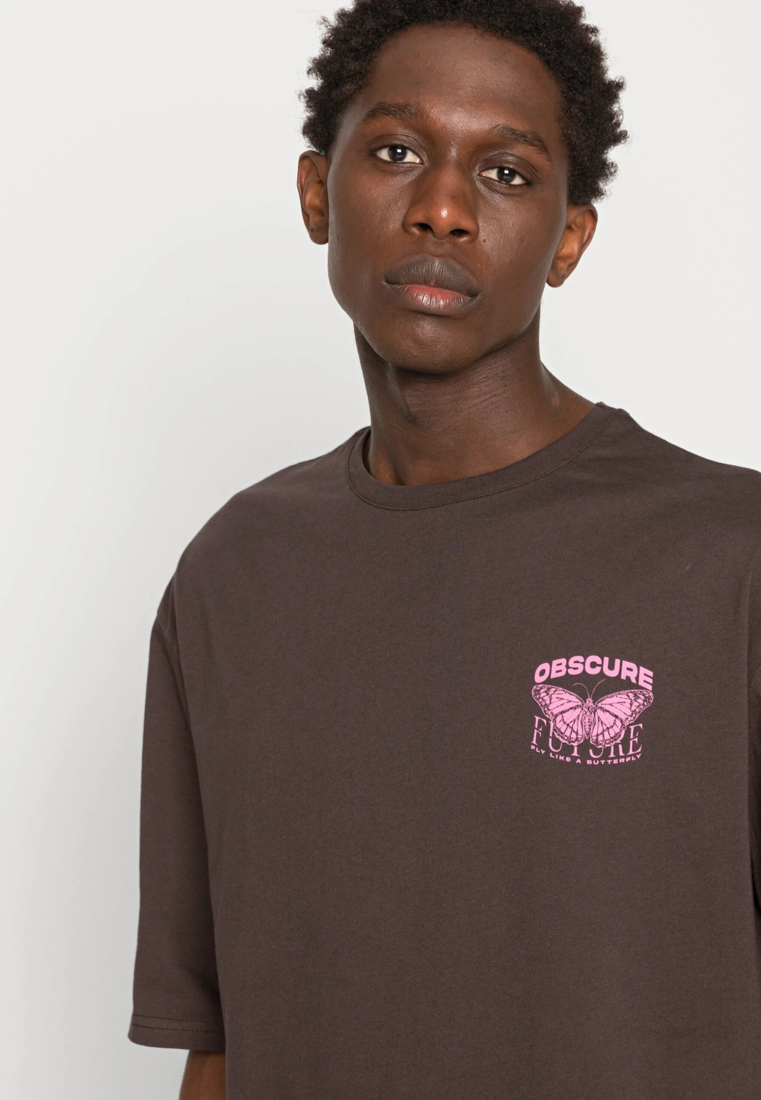 YOURTURN Nostalgia Future Tee Unisex - Camiseta Estampada - Brown 5 YOURTURN Nostalgia Future Tee Unisex - Camiseta Estampada - Brown - Imagen 5