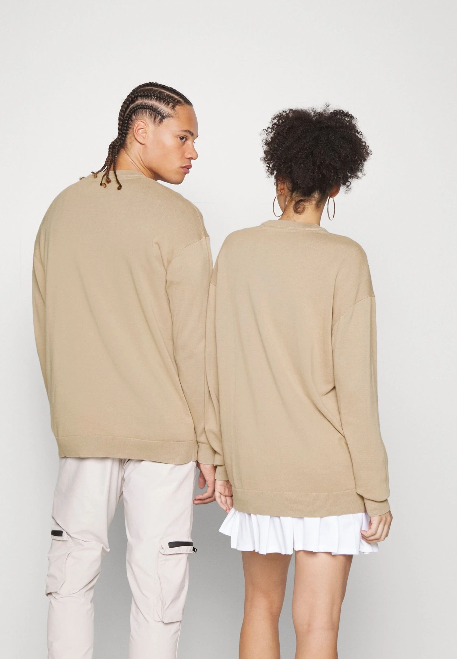 YOURTURN Crewneck With A Flower - Jersey De Punto - Beige 3 YOURTURN Crewneck With A Flower - Jersey De Punto - Beige - Imagen 3