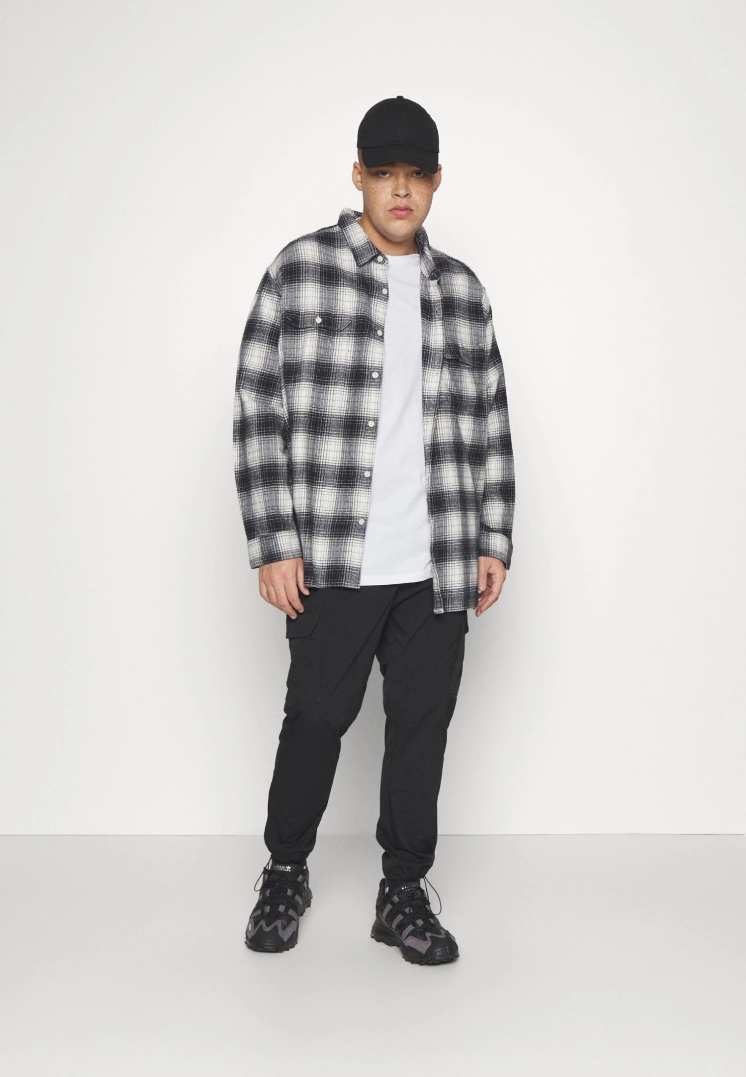 YOURTURN Unisex 3 Pack- Camiseta Básica - White/Lilac/Black 1 YOURTURN Unisex 3 Pack- Camiseta Básica - White/Lilac/Black