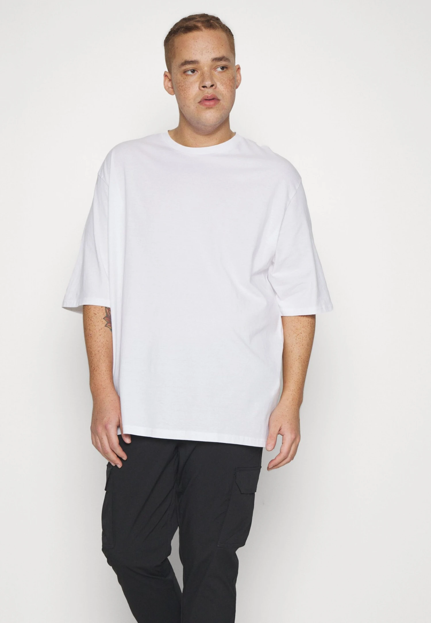 YOURTURN Unisex 3 Pack- Camiseta Básica - White/Lilac/Black 7 YOURTURN Unisex 3 Pack- Camiseta Básica - White/Lilac/Black - Imagen 7