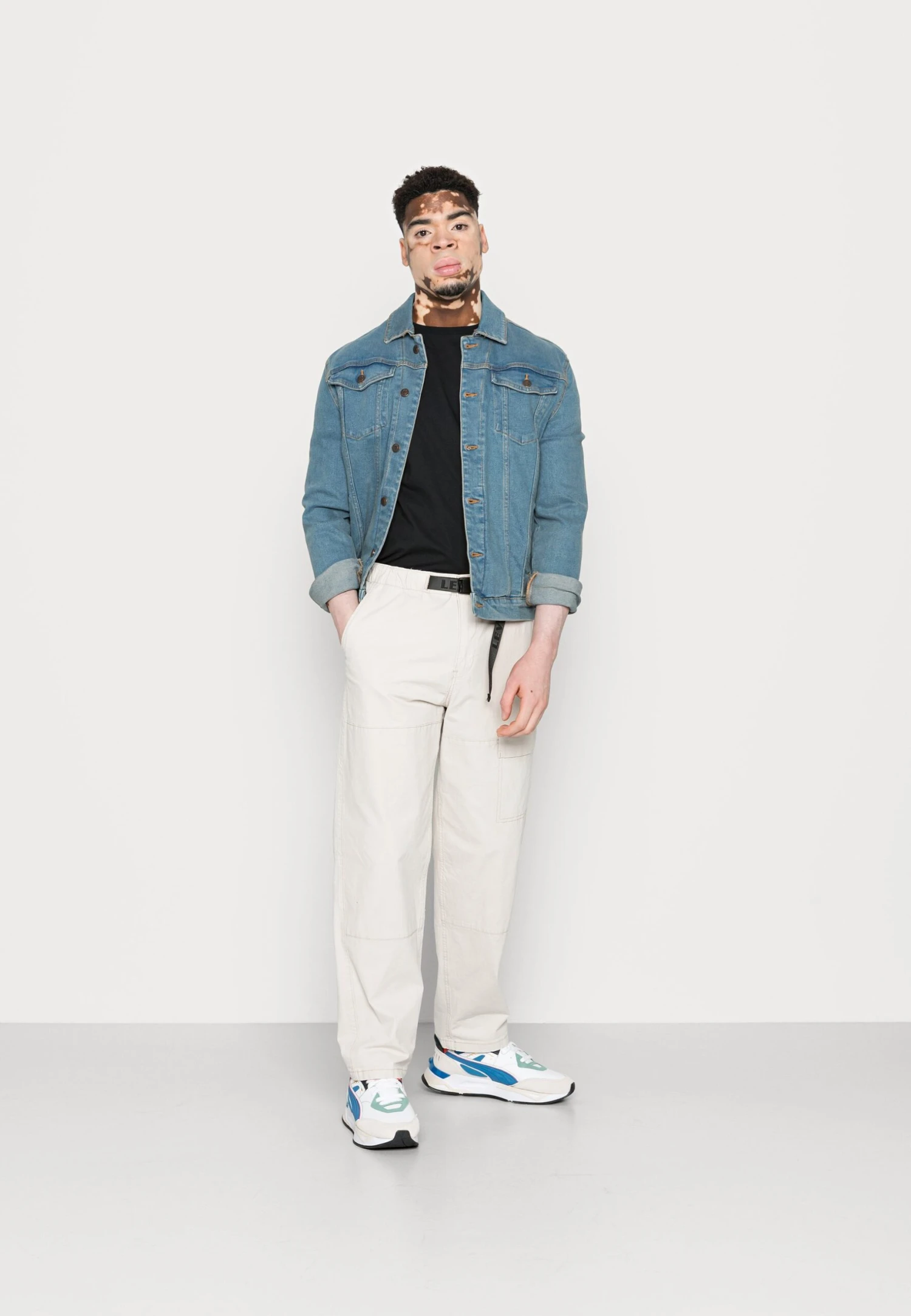 YOURTURN Graphic T-Shirt Beyond Unisex - Camiseta Estampada - Black 2 YOURTURN Graphic T-Shirt Beyond Unisex - Camiseta Estampada - Black - Imagen 2