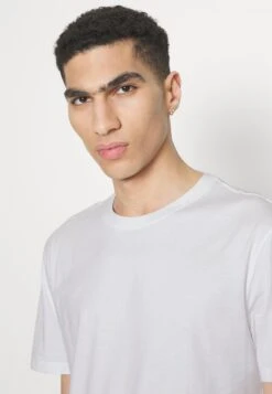 YOURTURN Unisex 5 Pack - Camiseta Básica - White/Apricot/Light Blue 13 YOURTURN Unisex 5 Pack - Camiseta Básica - White/Apricot/Light Blue -Yourturn d7c378d669e24d70b149f93e813a6fc4