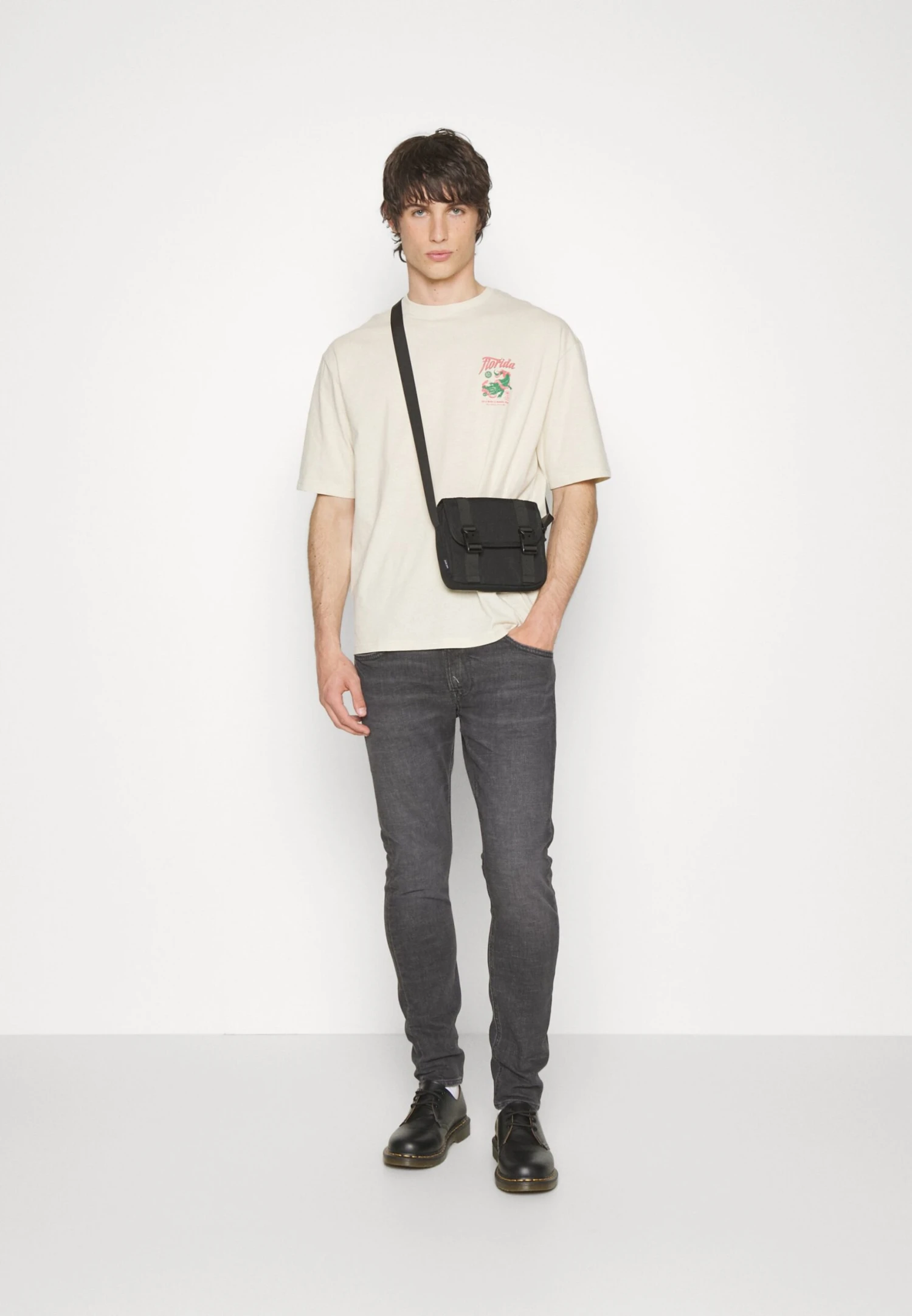 YOURTURN Crocodile Florida Graphic Tee Unisex- Camiseta Estampada - Beige 2 YOURTURN Crocodile Florida Graphic Tee Unisex- Camiseta Estampada - Beige - Imagen 2