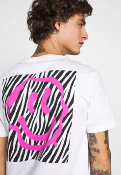 YOURTURN Camiseta Estampada - White 13 YOURTURN Camiseta Estampada - White -Yourturn de44298ade9445279e0e49675306d6c1