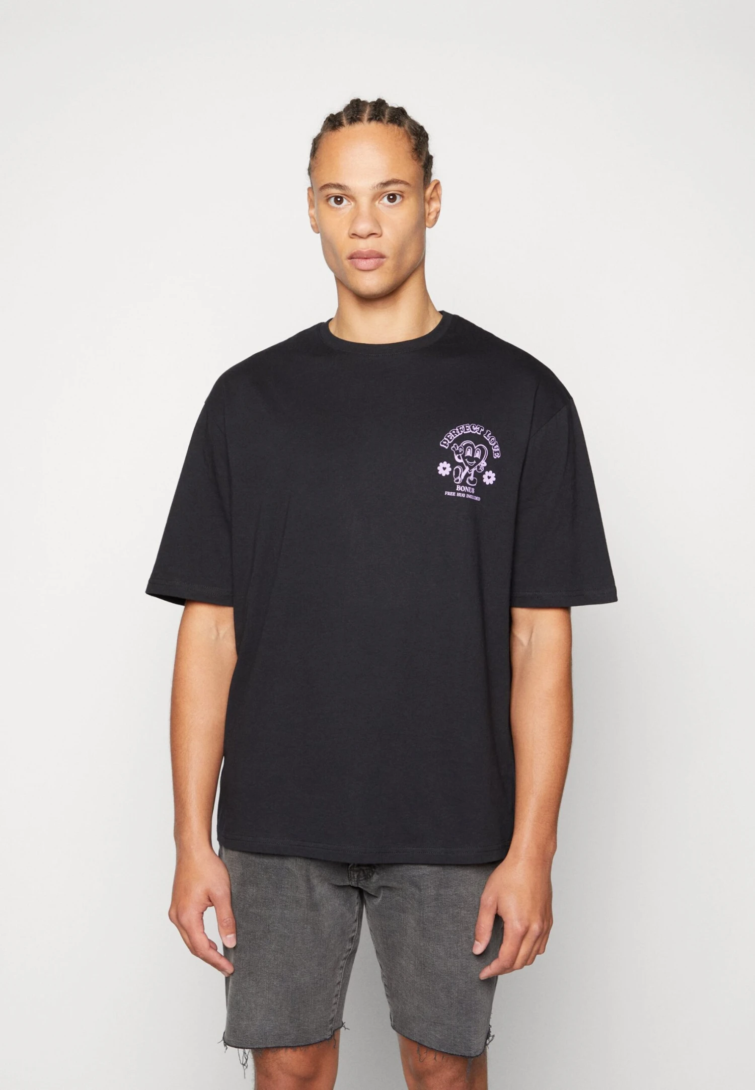 YOURTURN Heart Graphic Backprint Tee Unisex - Camiseta Estampada - Black 3 YOURTURN Heart Graphic Backprint Tee Unisex - Camiseta Estampada - Black - Imagen 3