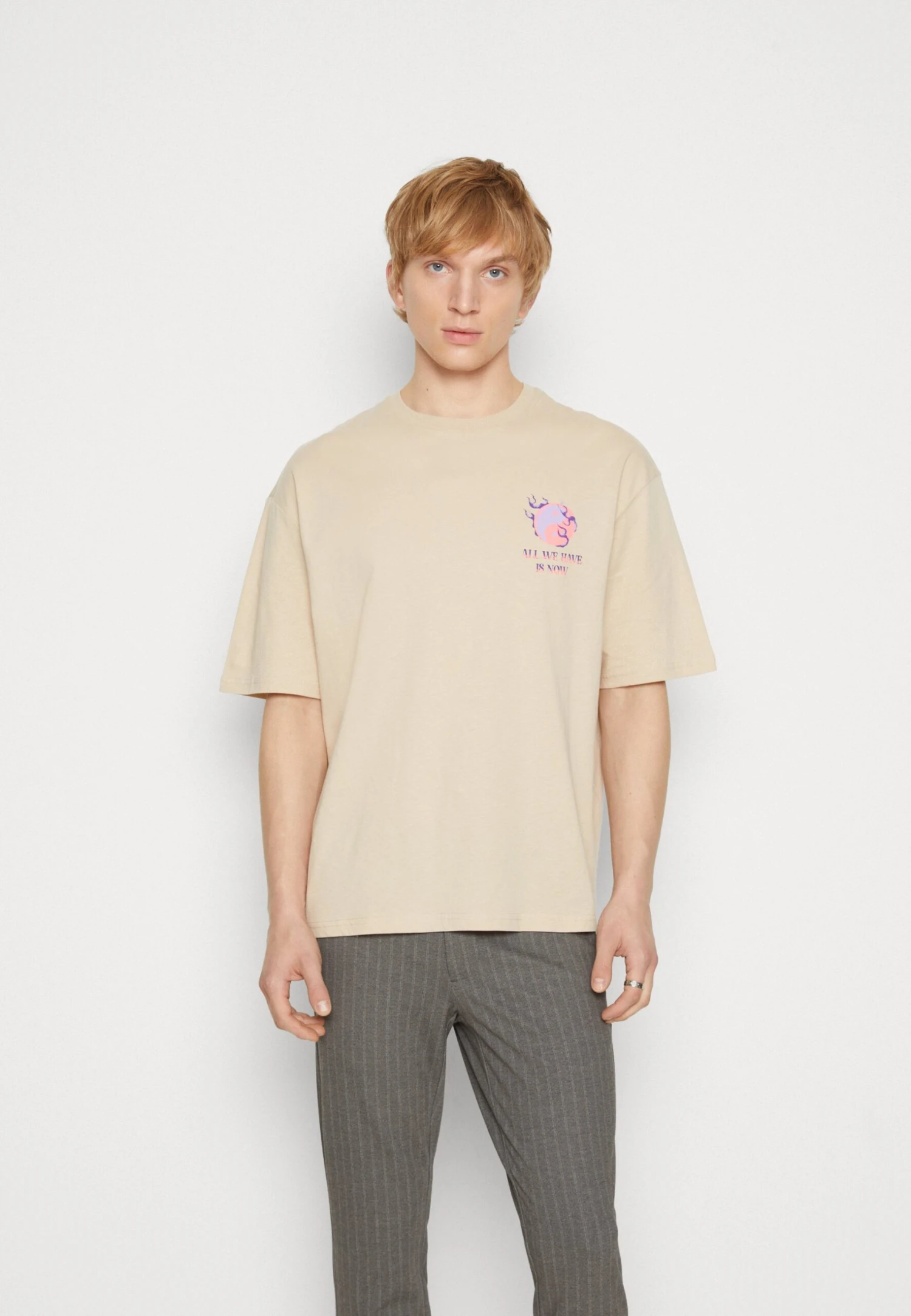 YOURTURN Graphic Tee Unisex - Camiseta Estampada - Beige 1 YOURTURN Graphic Tee Unisex - Camiseta Estampada - Beige