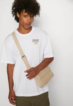 YOURTURN Orange Fruit Graphic Tee- Camiseta Estampada - White 9 YOURTURN Orange Fruit Graphic Tee- Camiseta Estampada - White -Yourturn e316743f0437401abe0ba26395e7b930