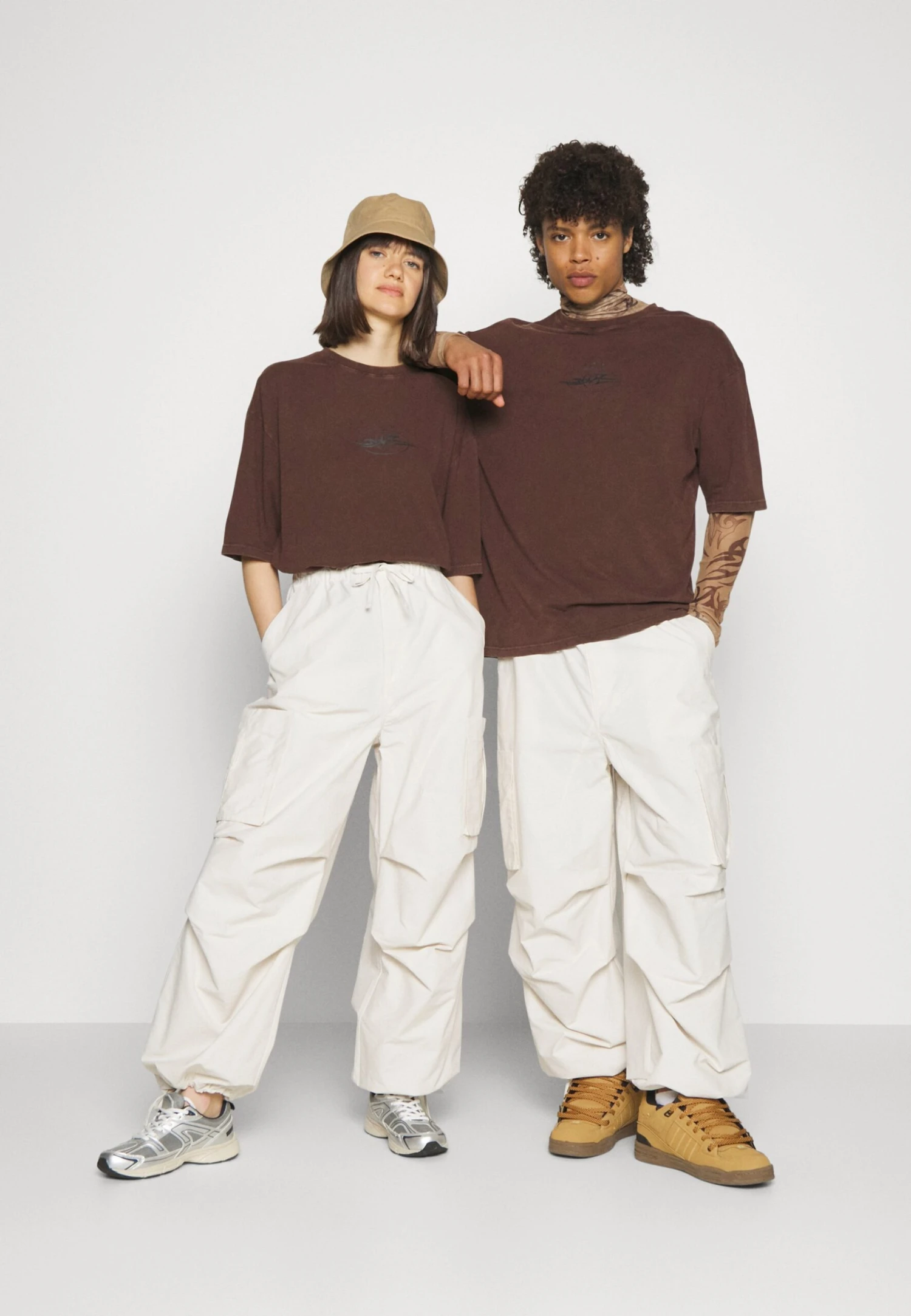 YOURTURN Unisex - Camiseta Estampada - Dark Brown 2 YOURTURN Unisex - Camiseta Estampada - Dark Brown - Imagen 2