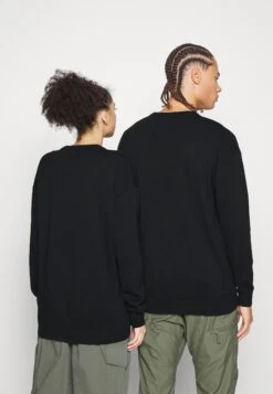 YOURTURN Crewneck With A Flower - Jersey De Punto - Black 8 YOURTURN Crewneck With A Flower - Jersey De Punto - Black -Yourturn ec1468a3d6e24b2fb00c7214c47d1a3b