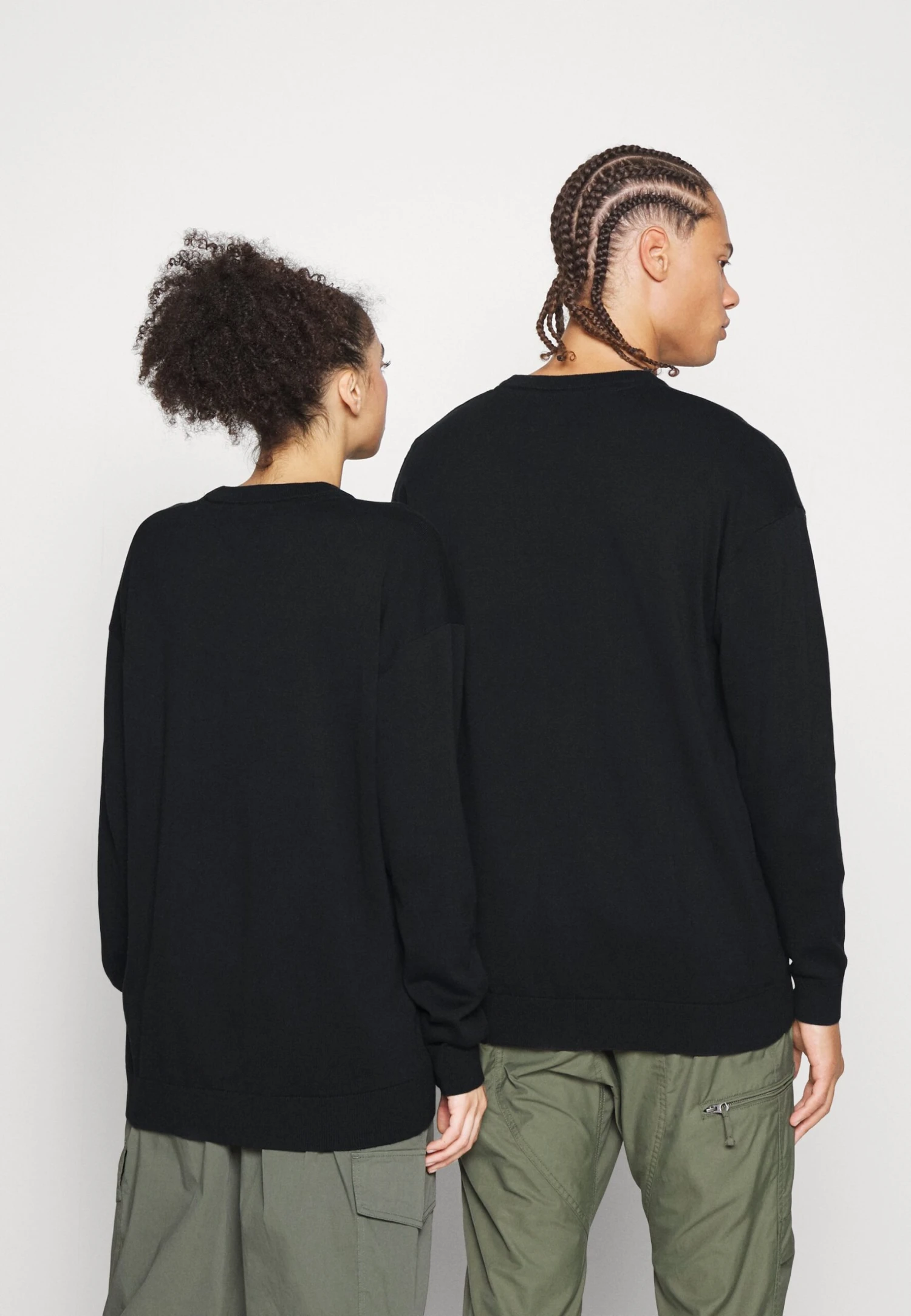 YOURTURN Crewneck With A Flower - Jersey De Punto - Black 3 YOURTURN Crewneck With A Flower - Jersey De Punto - Black - Imagen 3