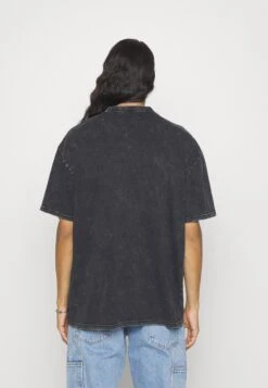 YOURTURN Unisex - Camiseta Estampada - Mottled Black -Yourturn f9e8a592305d461e831aa78ad2dcf9d4