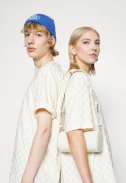 YOURTURN Unisex - Camiseta Estampada - Off-White -Yourturn fa7453d204064ba09f85f2584051a1cd