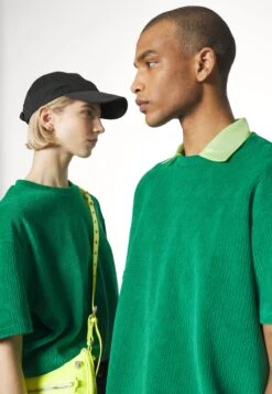 YOURTURN Unisex - Camiseta Básica - Green -Yourturn fe42032137b84feba7e6e68d933211ed